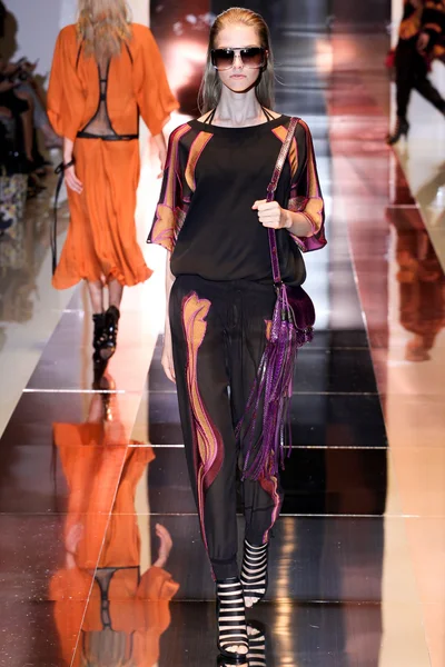 Look 18